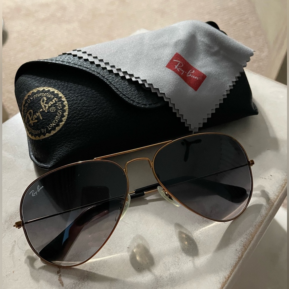 Ray-Ban Classic Gold Aviators with Blackish/Grey Lenses (Unisex)